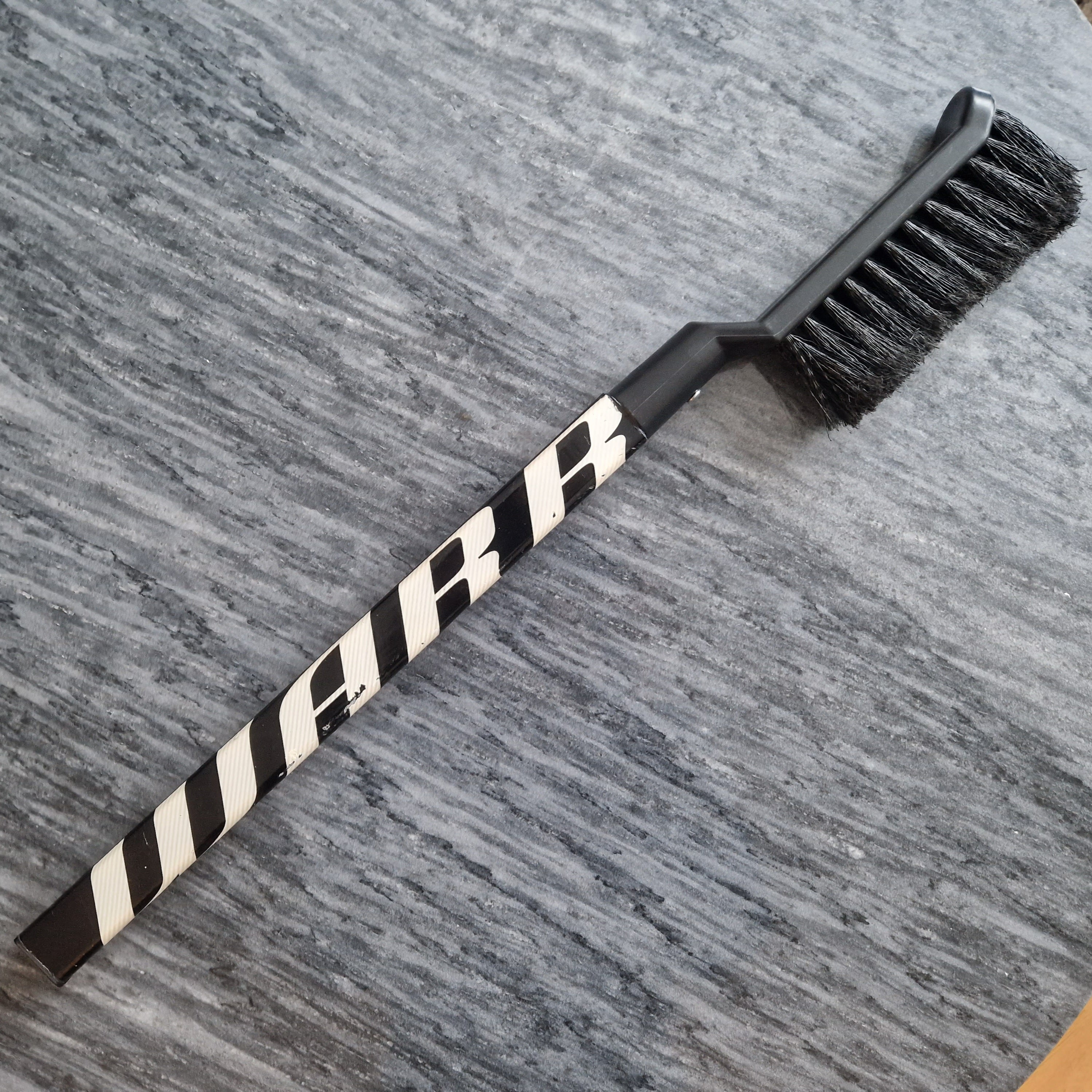 Snöborste Hockey Snow Brush Warrior Covert QRE Fixwell 2